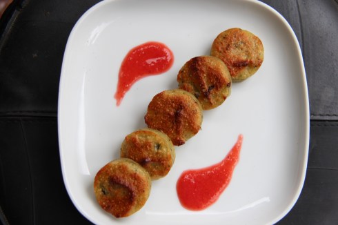 moelleux courgettes amande et coulis fraise concombre