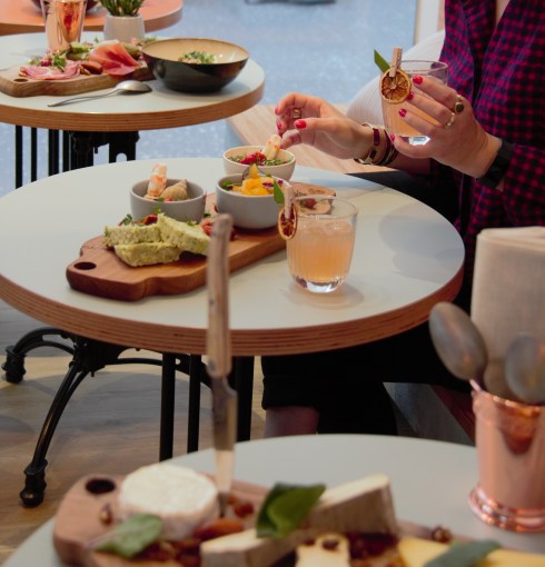 modjo Lyon, restaurant, cuisine fusion, cuisine du monde, végé, planche apéro, next door, sharing cuisine, blog cuisine lyon, blog culinaire Lyon, co-working, afterwork